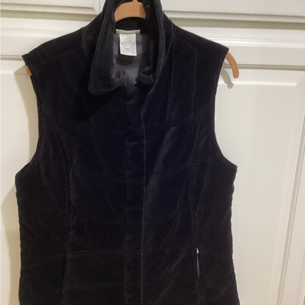 Women's Black Velvet zip front vest, 2 zip pockets size L